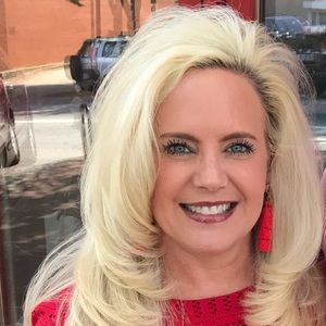 Meet your Posher, Cecelia